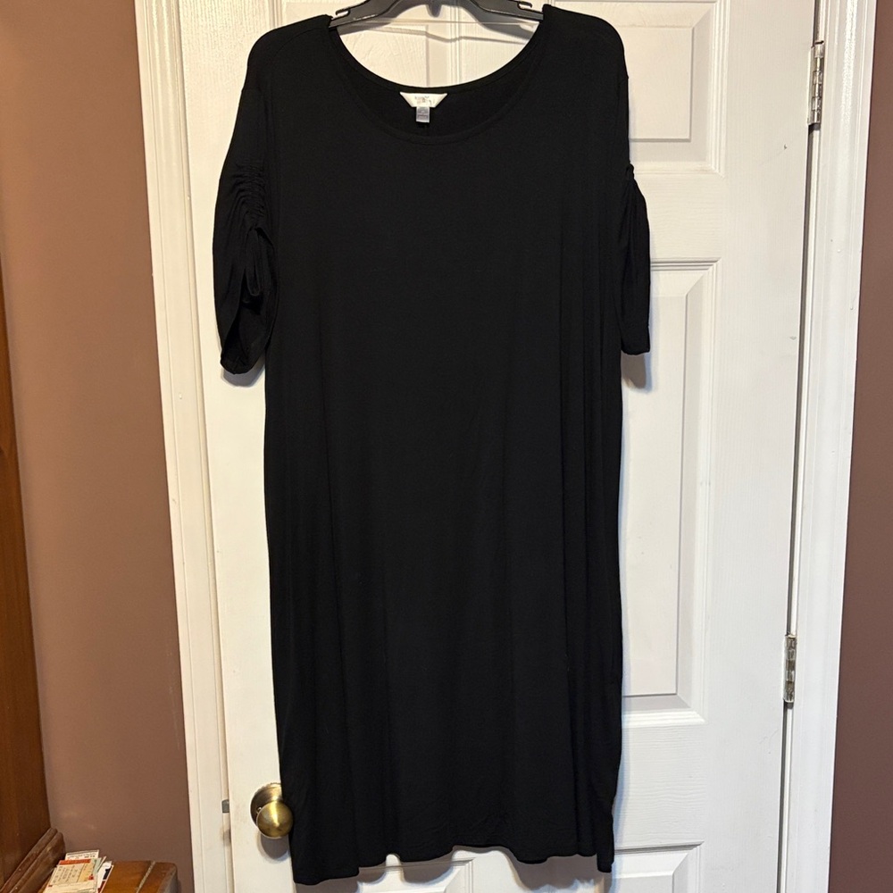 Terra & Sky Black Midi Dress with Ruched Short Sleeves